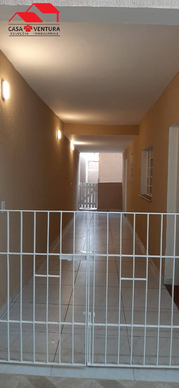 Casa à venda com 3 quartos, 220m² - Foto 2